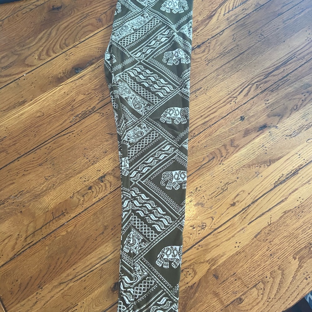 Elephant print super soft leggings Medium